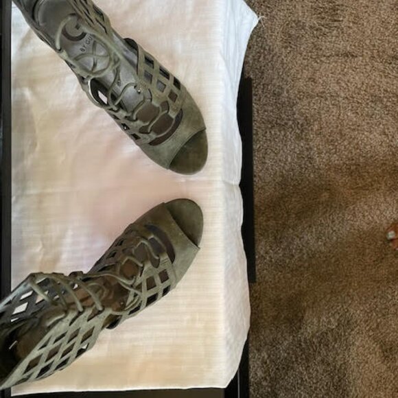 WOMEN SHOES - Picture 1 of 3